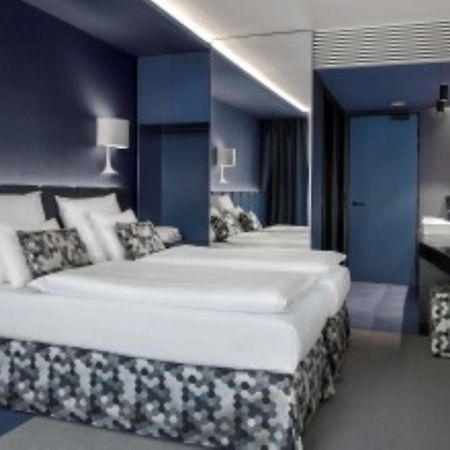 Hotel Urban Creme Praga Esterno foto A room at the hotel