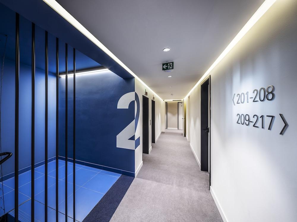 Hotel Urban Creme Praga Esterno foto Corridor