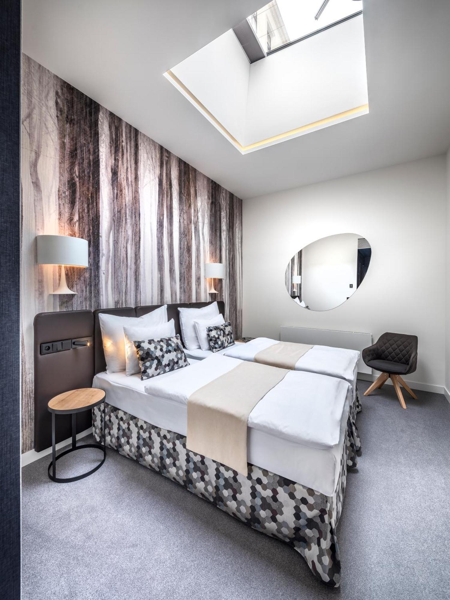 Hotel Urban Creme Praga Esterno foto A room at the hotel