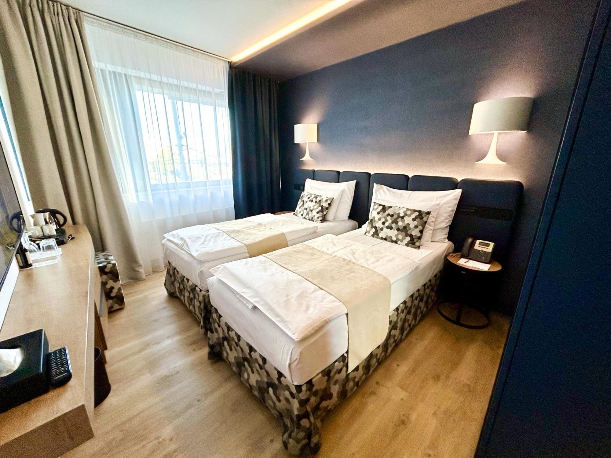 Hotel Urban Creme Praga Esterno foto A room at the hotel