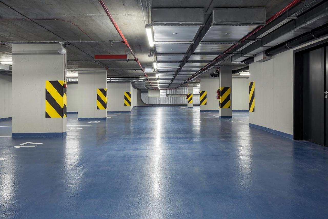 Hotel Urban Creme Praga Esterno foto The parking garage