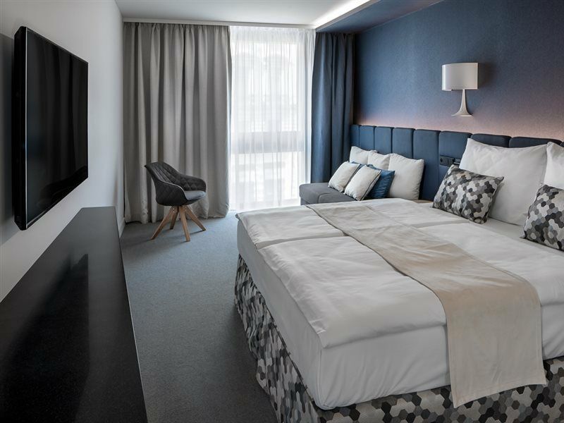 Hotel Urban Creme Praga Esterno foto A room at the hotel